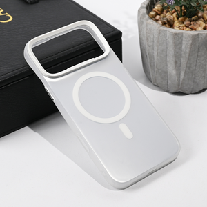 Maska / futrola Magsafe providna za iPhone 17 Pro Max srebrna.