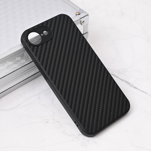 Maska / futrola Carbon fiber za iPhone 16e/17e 6.1 crna.