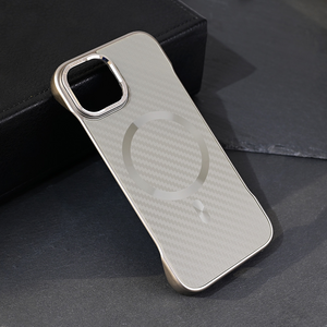 Maska / futrola Magsafe Carbon za iPhone 15 6.1 siva.