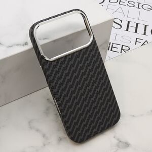 Maska / futrola UrbanMesh MagSafe za iPhone 17 Pro Max (6.9) DZ01 (MS).