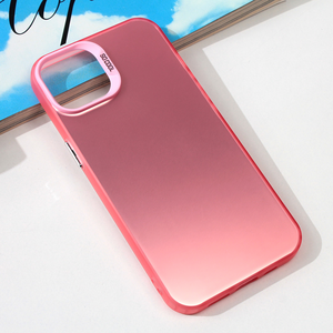 Maska / futrola providna za iPhone 15 roza.
