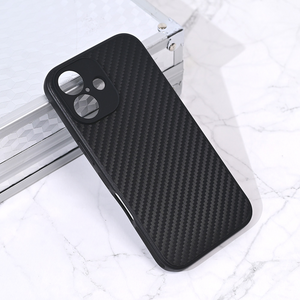 Maska / futrola Carbon fiber za iPhone 16 6.1 crna.