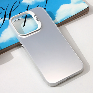 Maska / futrola providna za iPhone 15 Pro 6.1 srebrna.