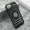 Maska / futrola LINES LOGO CUT za iPhone 15 crna (MS).
